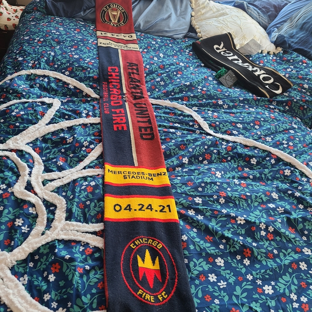 Atlanta United split scarf